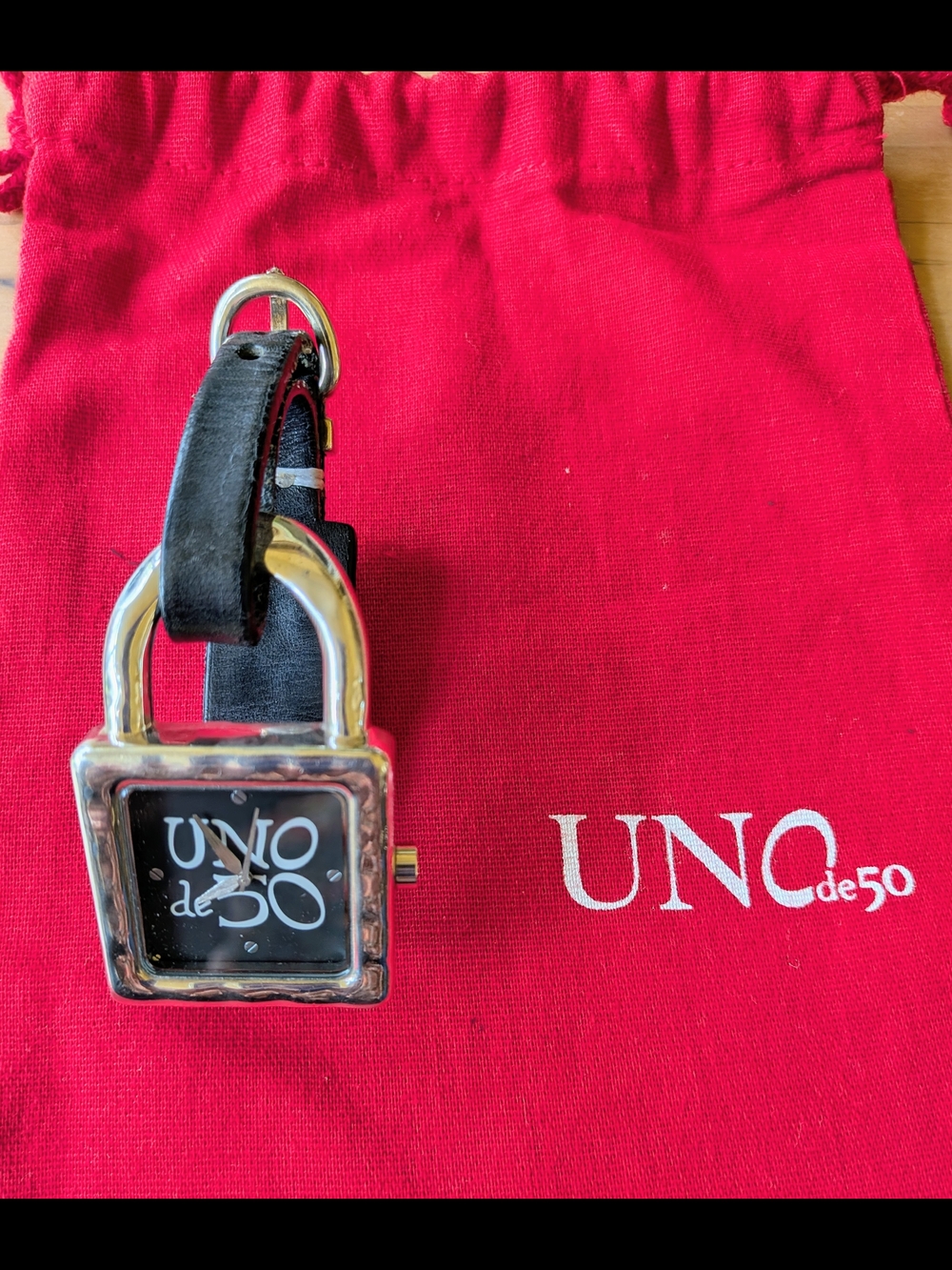 UNO de 50 Black Leather Padlock Watch with Silver Hardware